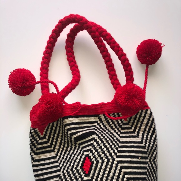 Authentic Handmade Colombian Wayuu Mochila Bag - Picture 2 of 4